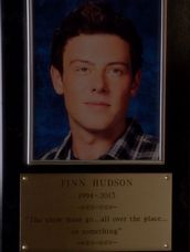 Glee シーズン5 第3話 大好きだったフィンへ The Quarterback のあらすじと曲リスト Glee グリー ドラマのあらすじと曲を紹介します
